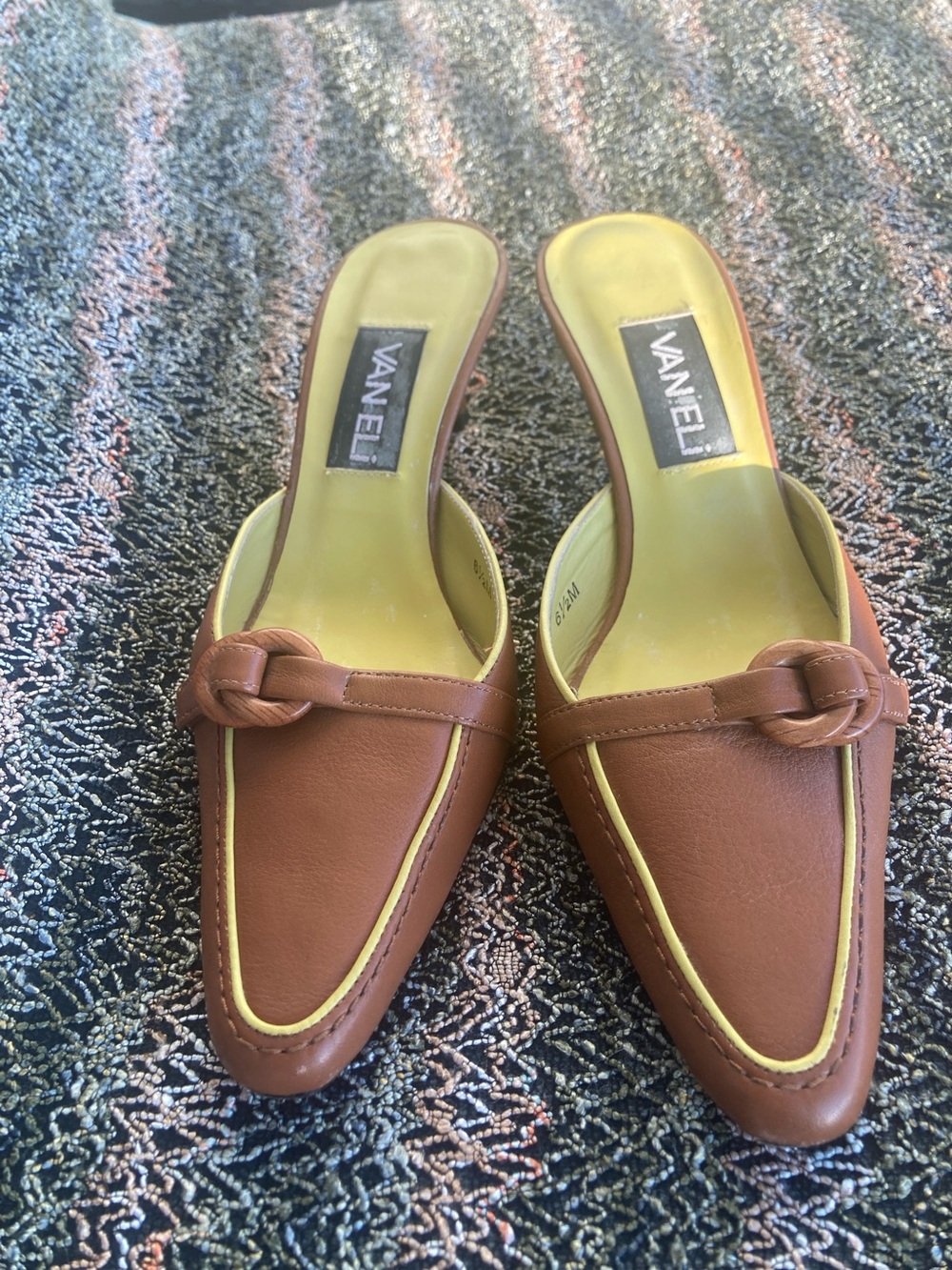 Vaneli Brown Leather Knot Pointed Mule - Picture 2 of 5
